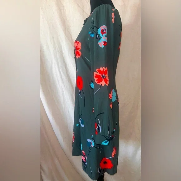 NWOT Loft Floral Ruffle Trim Shirtdress. Size: 0 Smart style - Picture 2 of 8